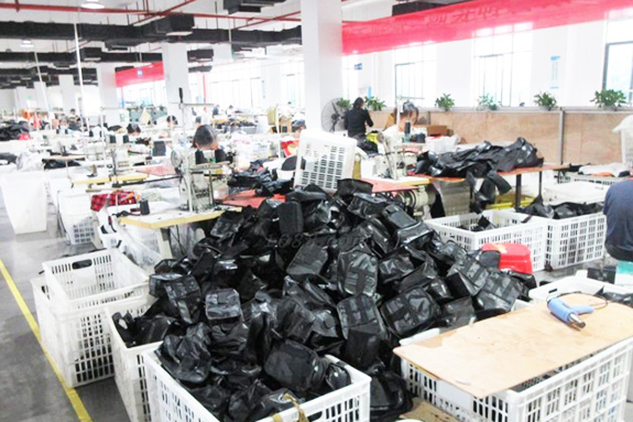 Pengilang Gear Tentera Profesional