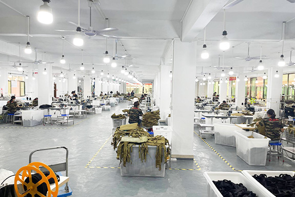Pengilang Gear Tentera Profesional